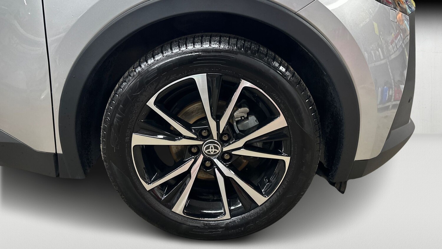 Toyota C-HR vaihtoauto