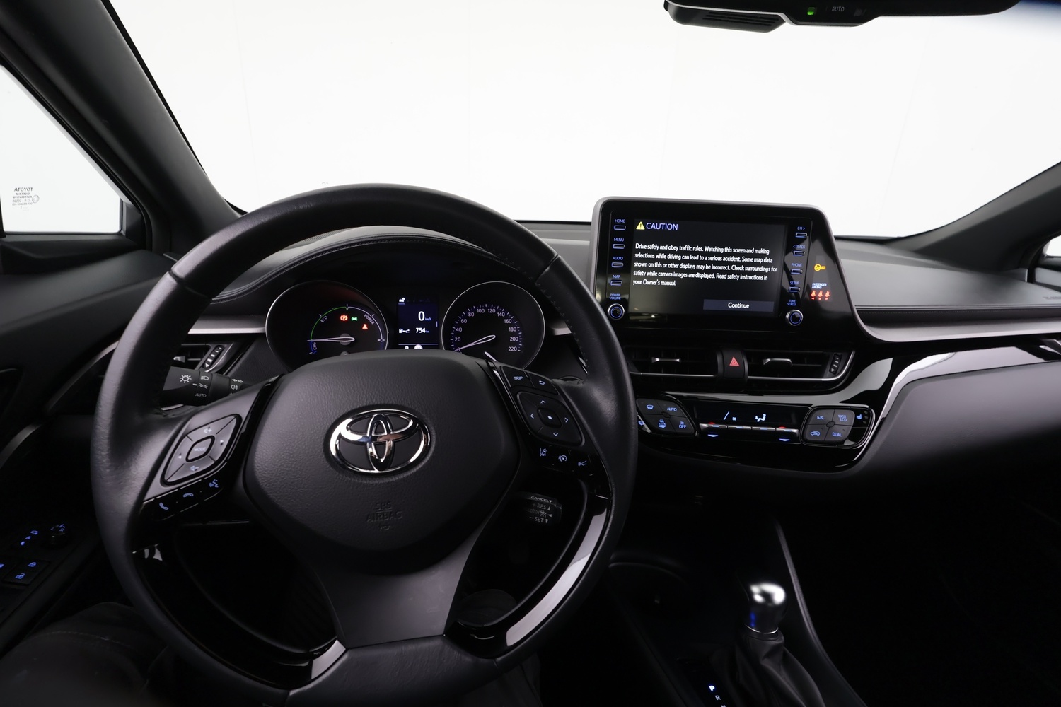 Toyota C-HR vaihtoauto