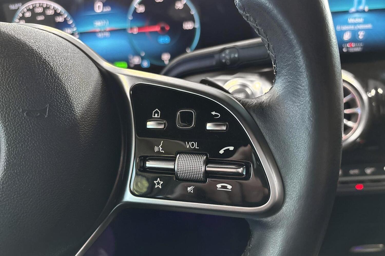 Mercedes-Benz EQB vaihtoauto