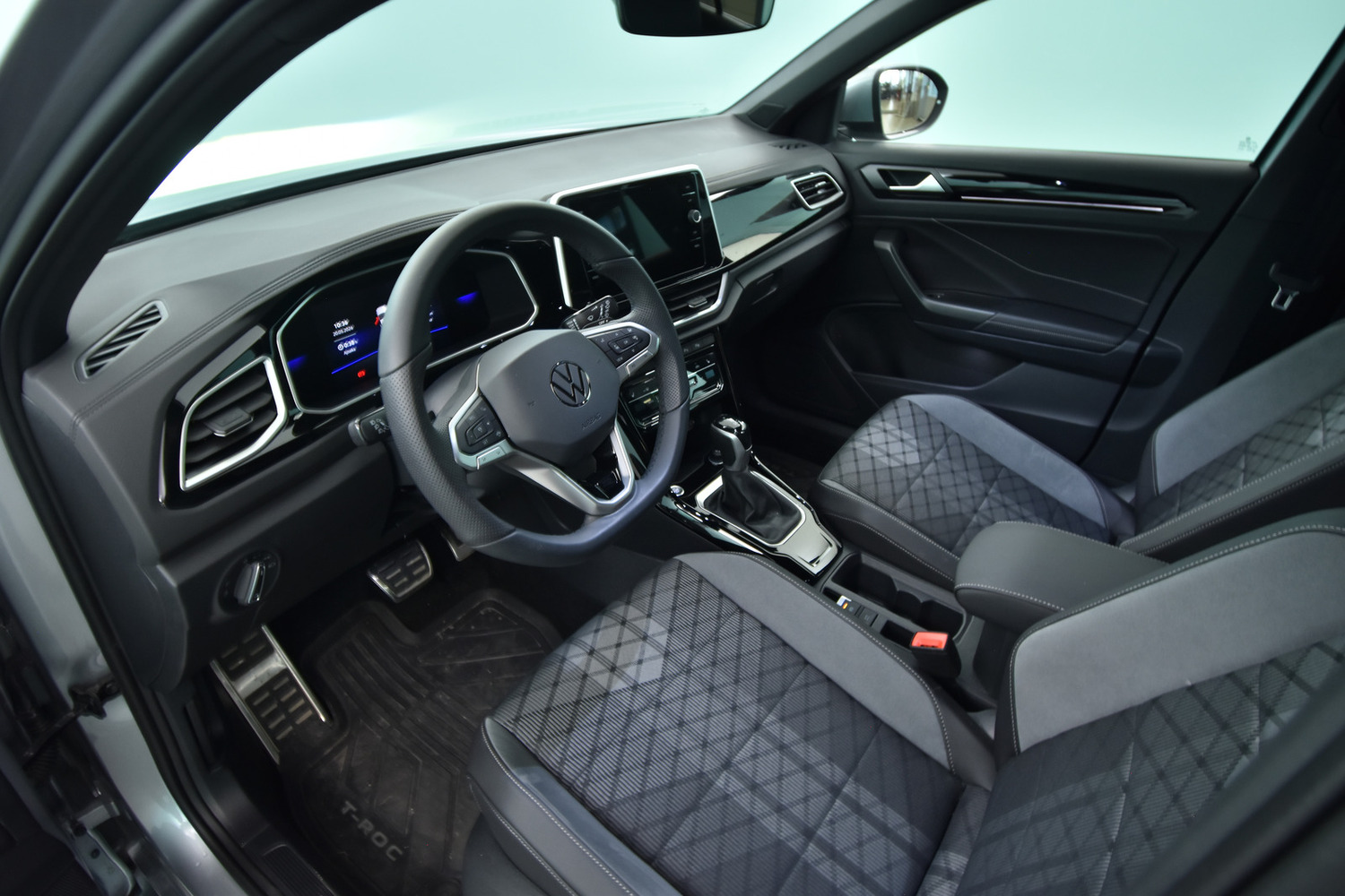 Volkswagen T-Roc vaihtoauto