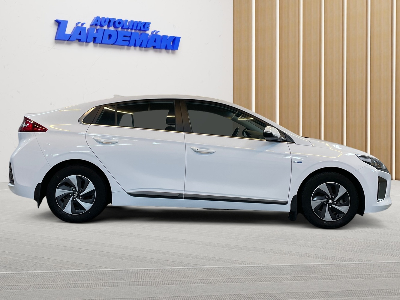 Hyundai IONIQ hybrid vaihtoauto
