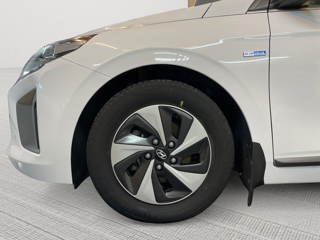 Hyundai IONIQ hybrid vaihtoauto