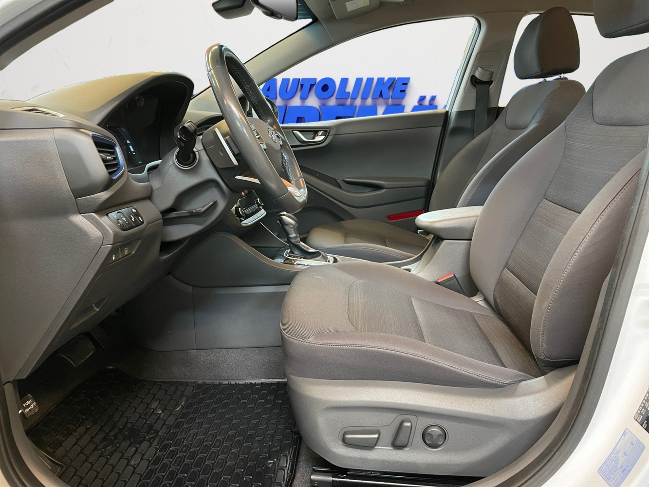 Hyundai IONIQ hybrid vaihtoauto