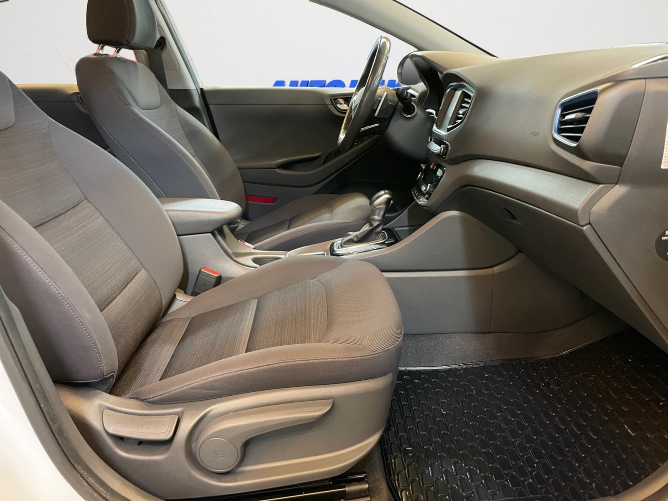 Hyundai IONIQ hybrid vaihtoauto