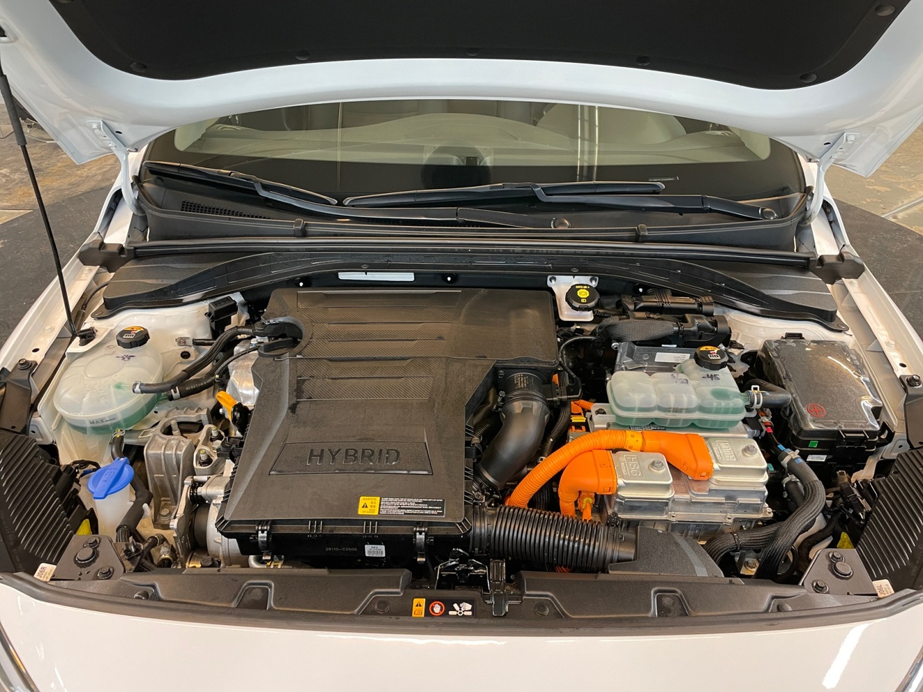 Hyundai IONIQ hybrid vaihtoauto