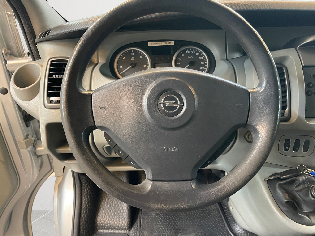 Opel Vivaro vaihtoauto