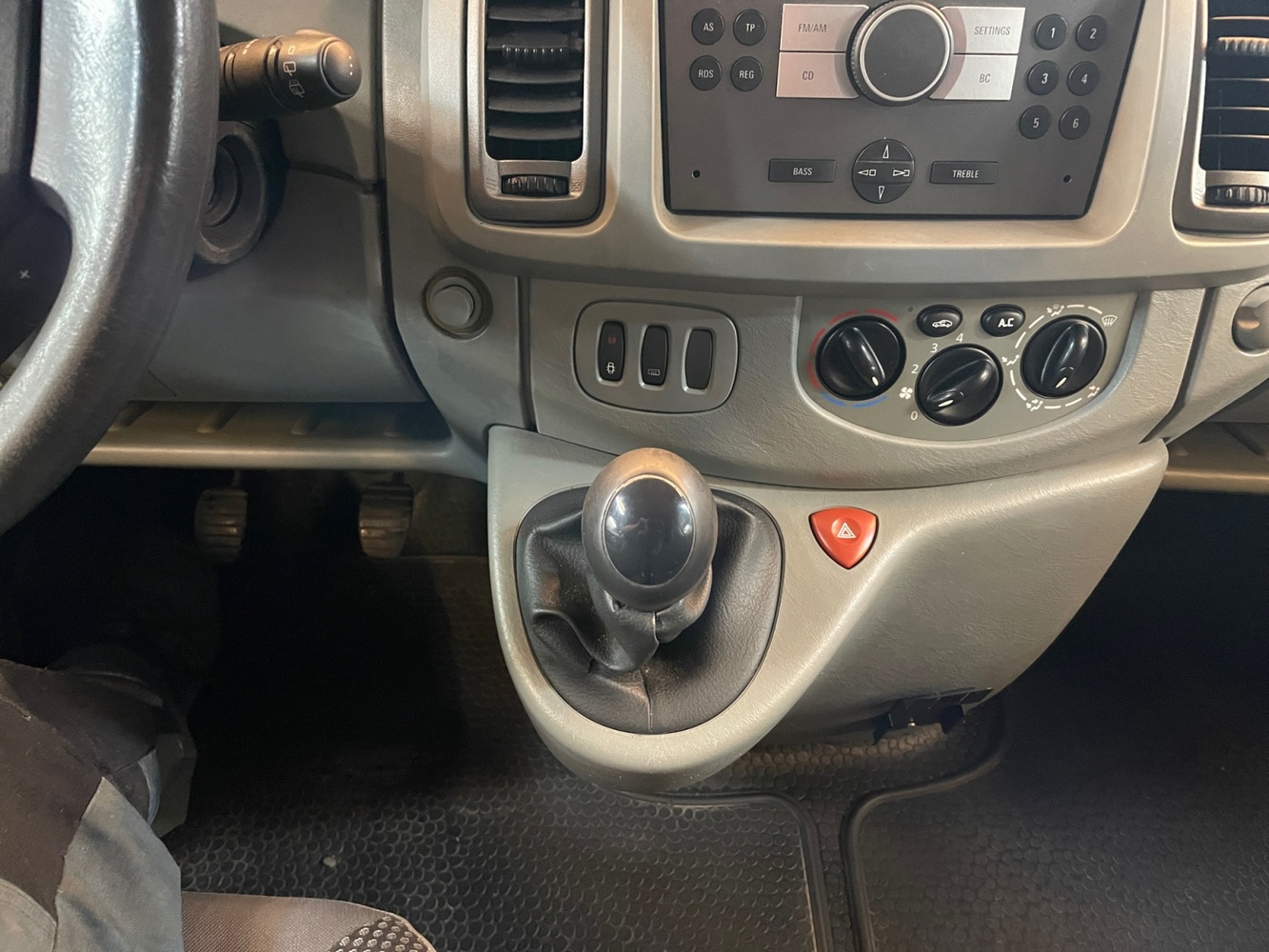 Opel Vivaro vaihtoauto