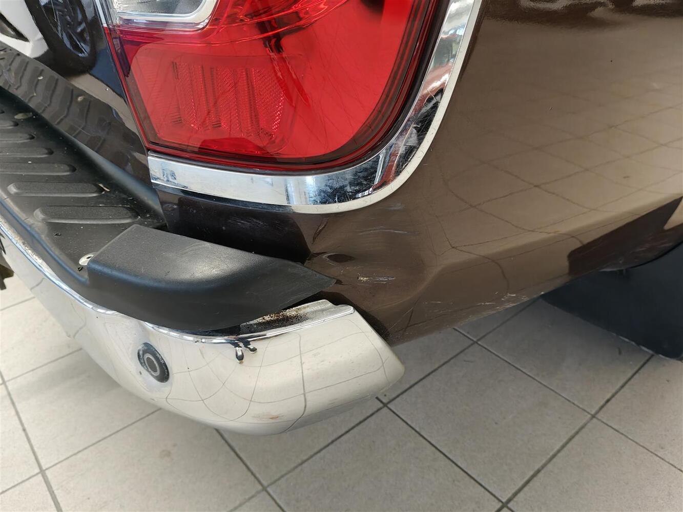 Nissan Navara vaihtoauto