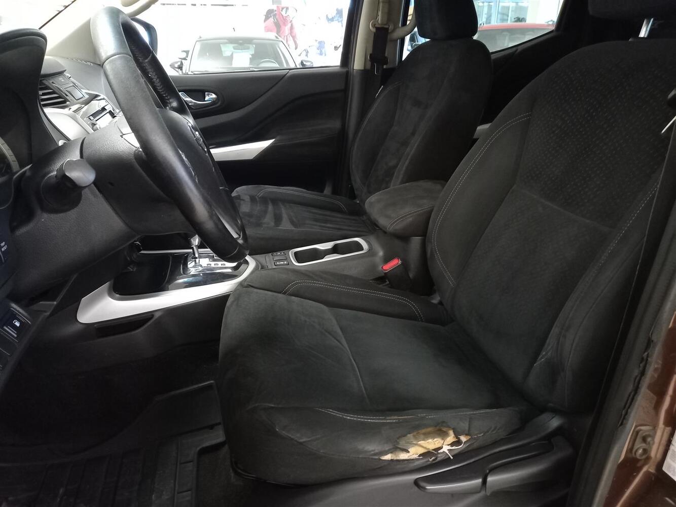 Nissan Navara vaihtoauto