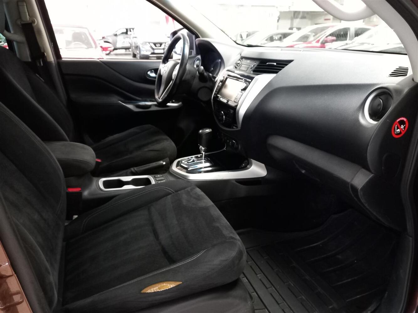 Nissan Navara vaihtoauto