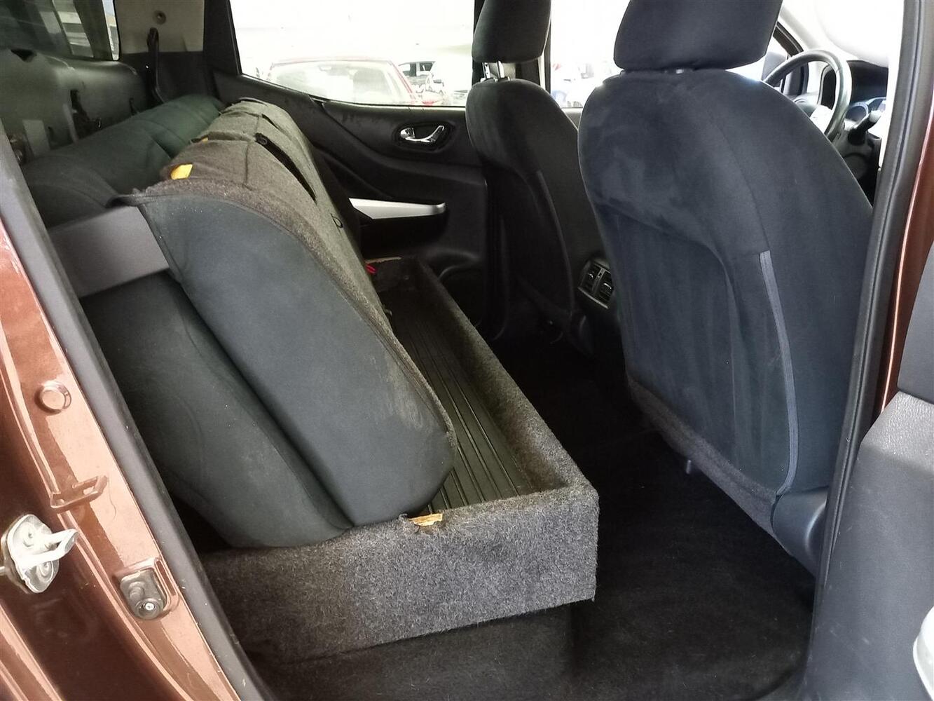 Nissan Navara vaihtoauto