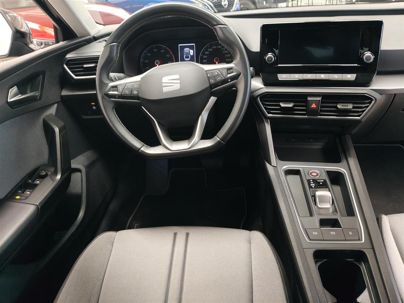 SEAT Leon Sportstourer vaihtoauto