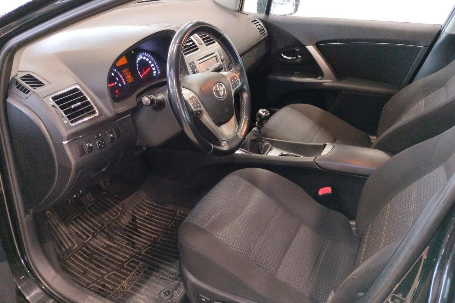 Toyota Avensis vaihtoauto