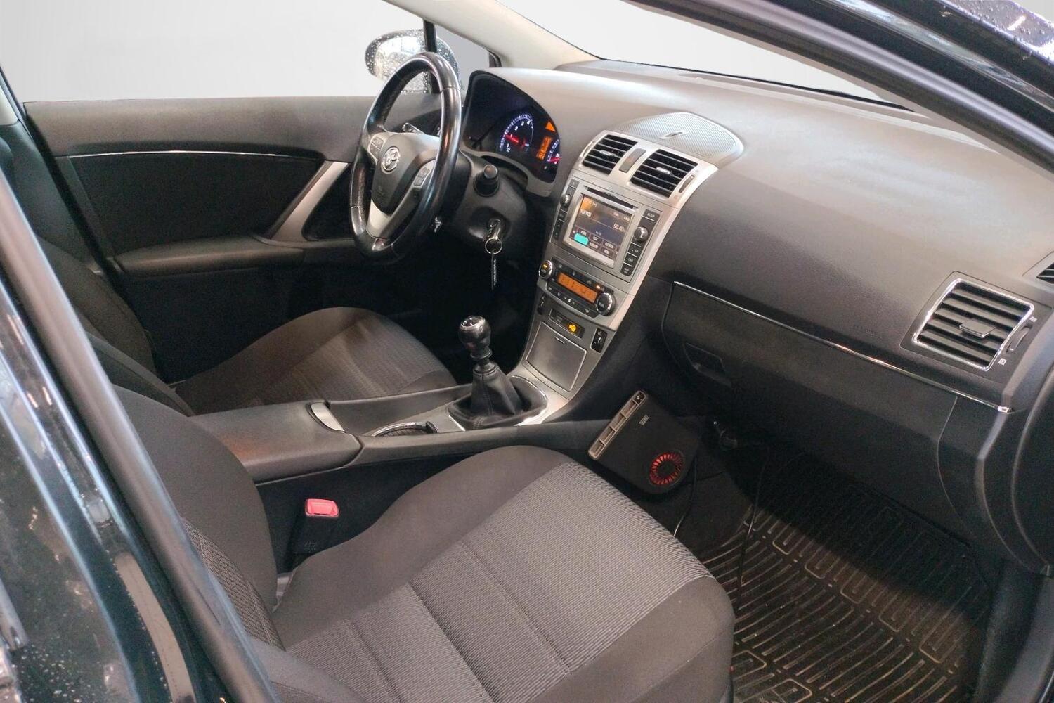 Toyota Avensis vaihtoauto