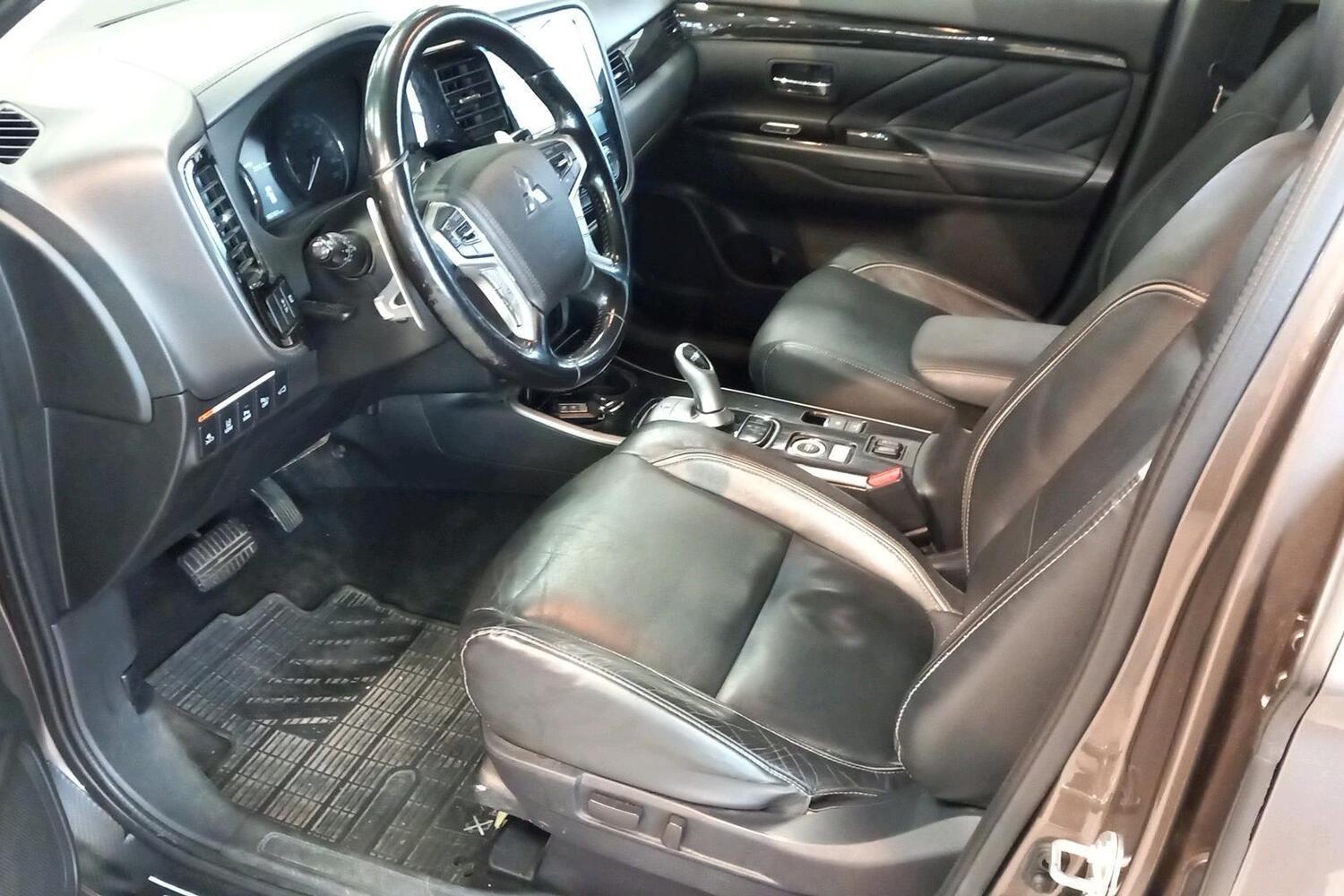 Mitsubishi Outlander PHEV vaihtoauto