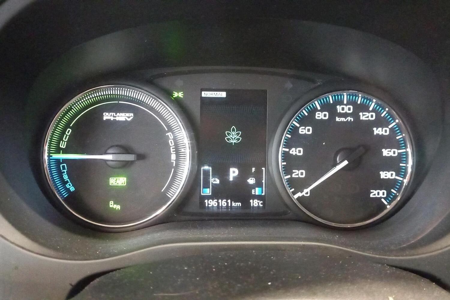 Mitsubishi Outlander PHEV vaihtoauto