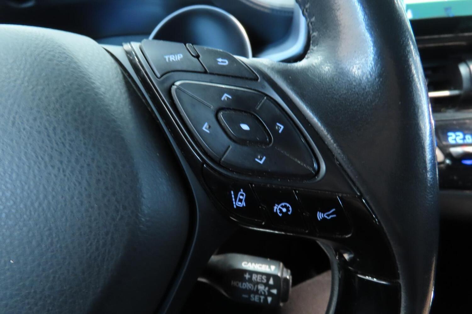 Toyota C-HR vaihtoauto