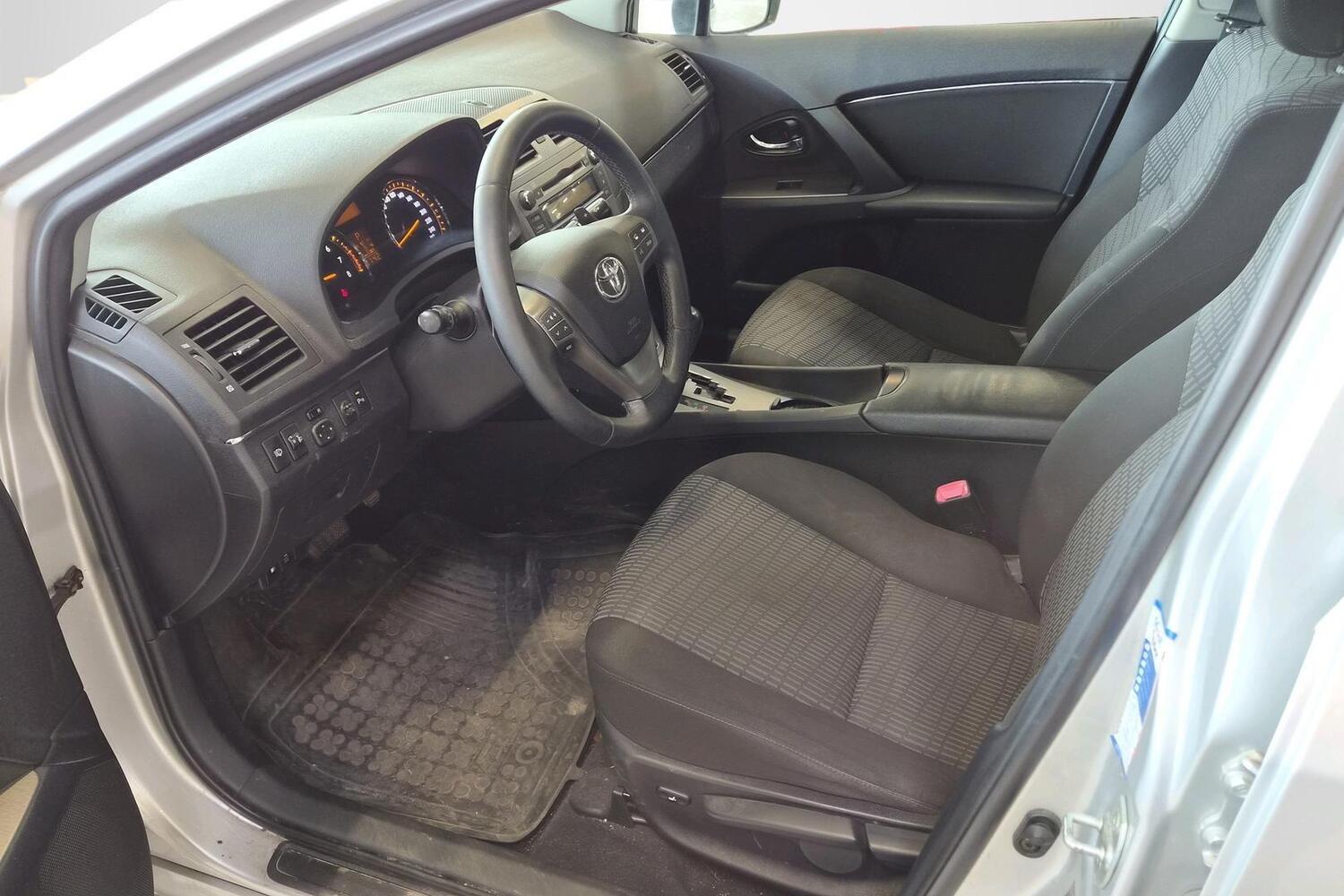 Toyota Avensis vaihtoauto