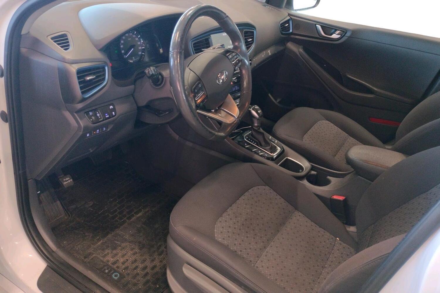 Hyundai IONIQ plug-in vaihtoauto