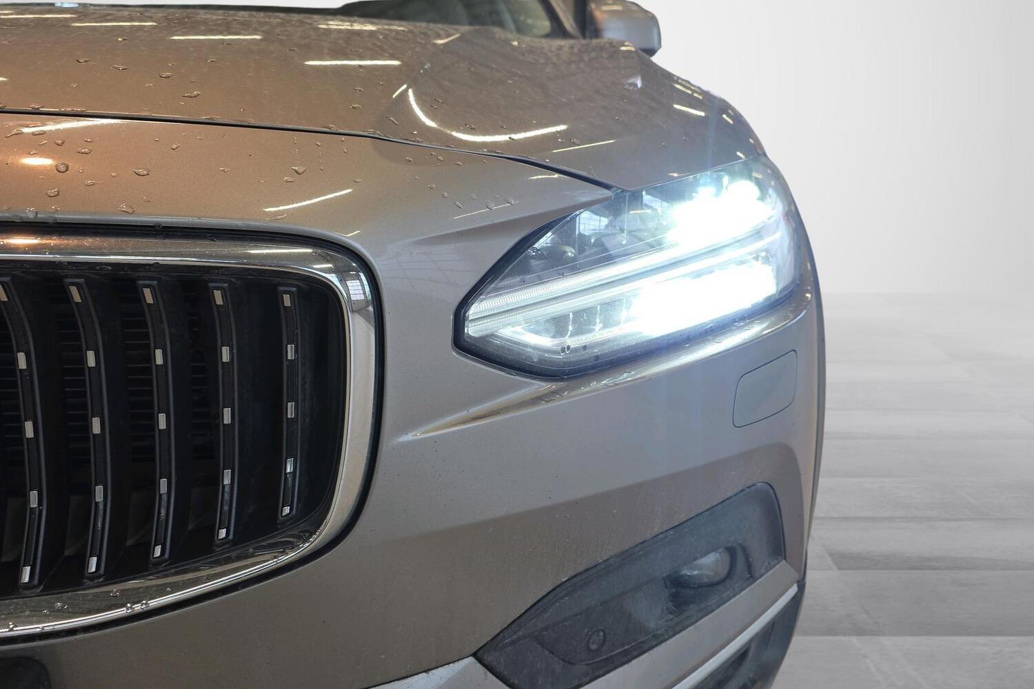 Volvo V90 Cross Country vaihtoauto