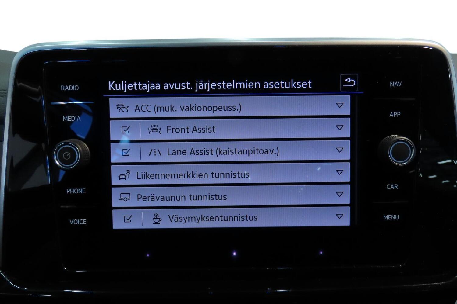 Volkswagen T-Roc vaihtoauto