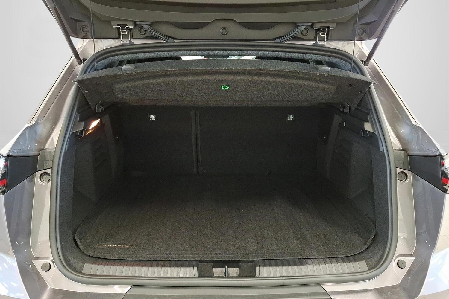 Mitsubishi Grandis vaihtoauto