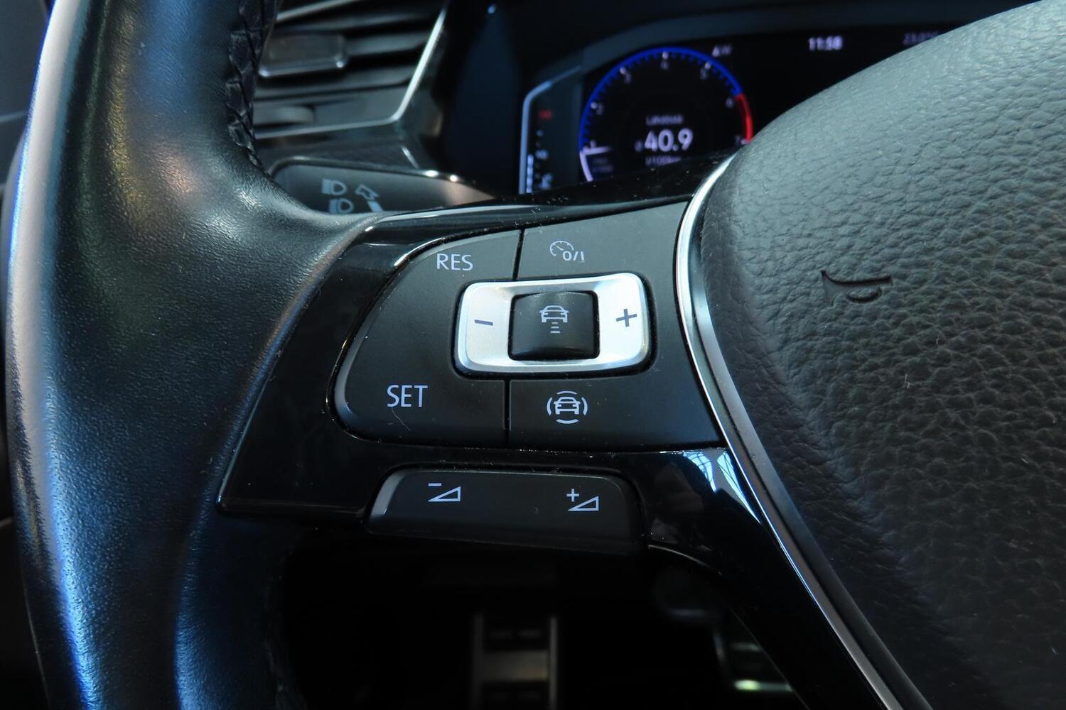Volkswagen Touran vaihtoauto