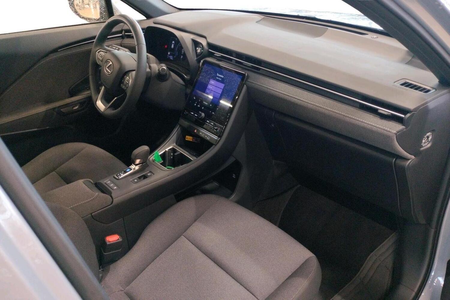Lexus LBX vaihtoauto