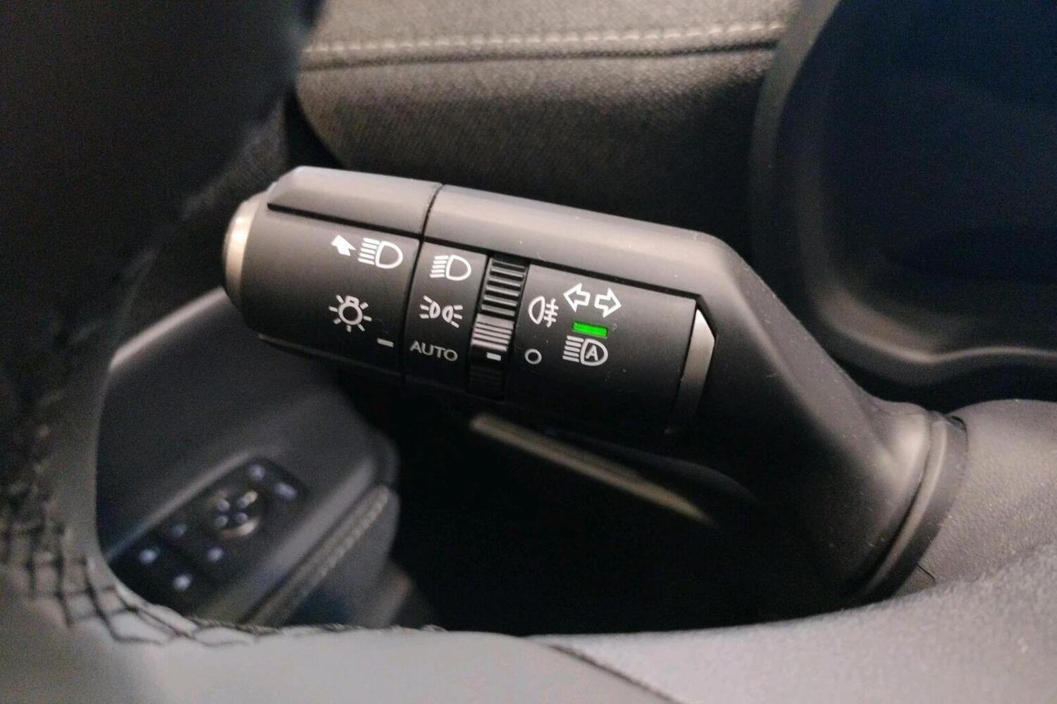 Lexus LBX vaihtoauto