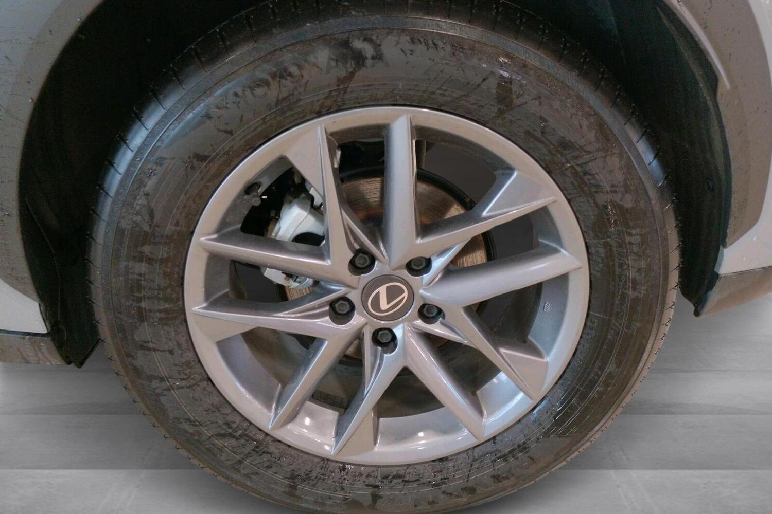 Lexus LBX vaihtoauto