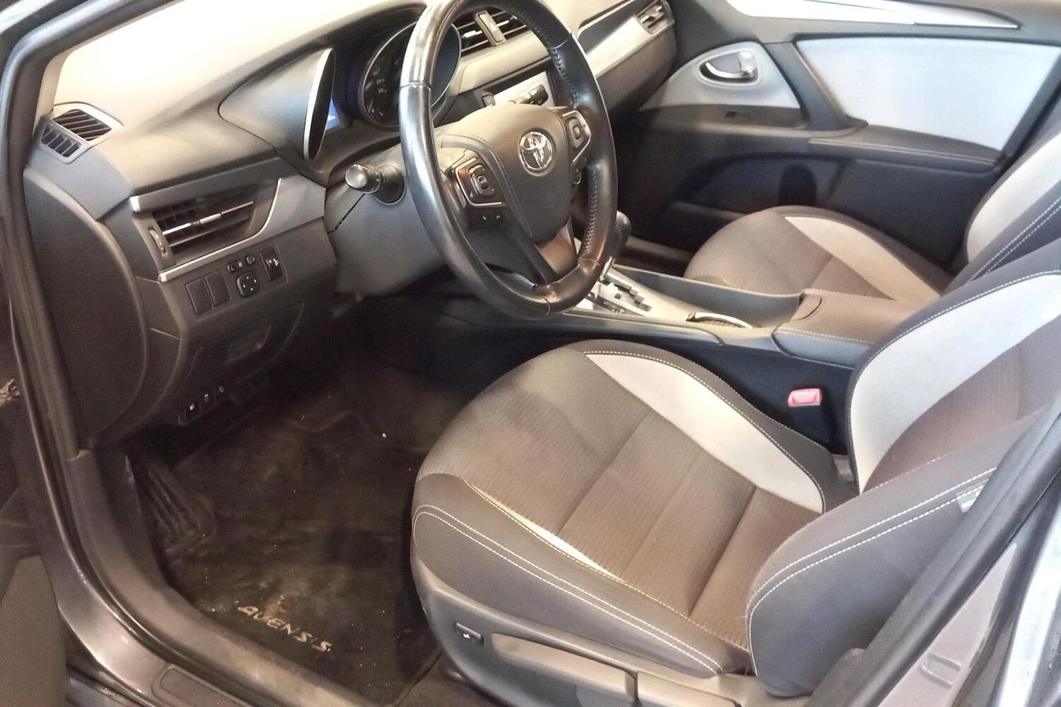 Toyota Avensis vaihtoauto