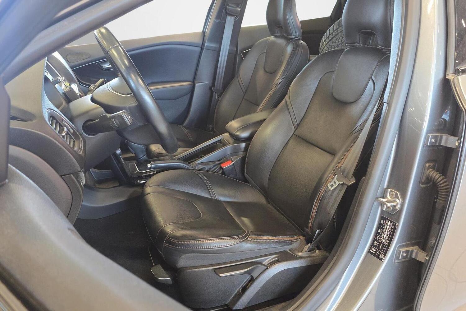 Volvo V40 Cross Country vaihtoauto