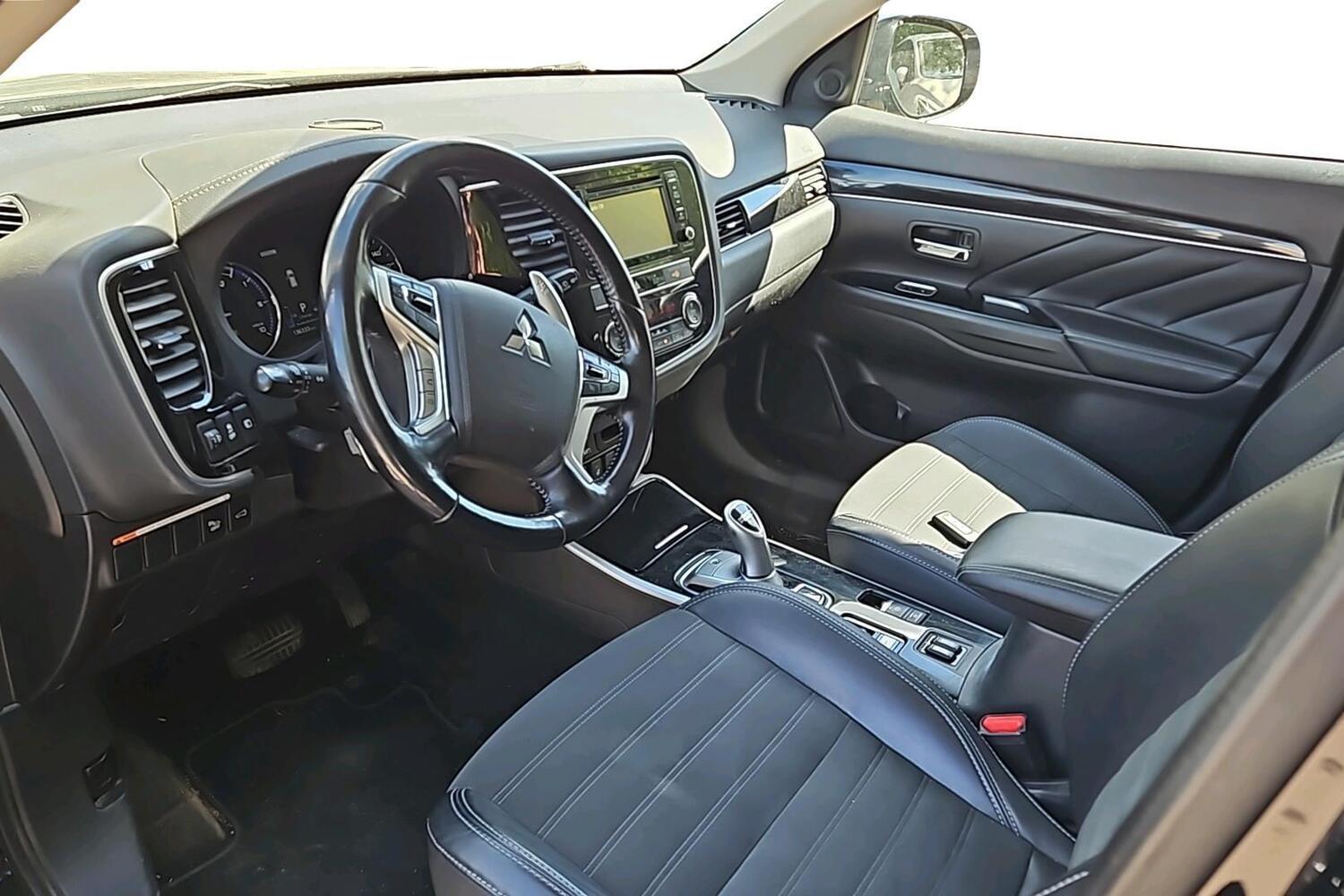 Mitsubishi Outlander PHEV vaihtoauto