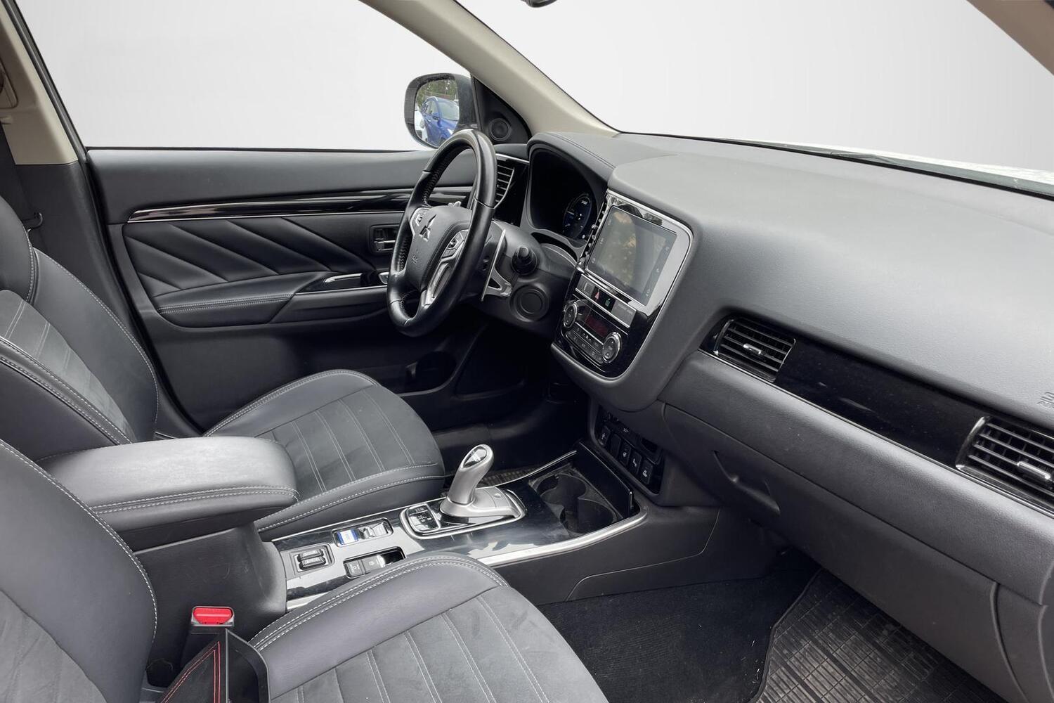 Mitsubishi Outlander PHEV vaihtoauto