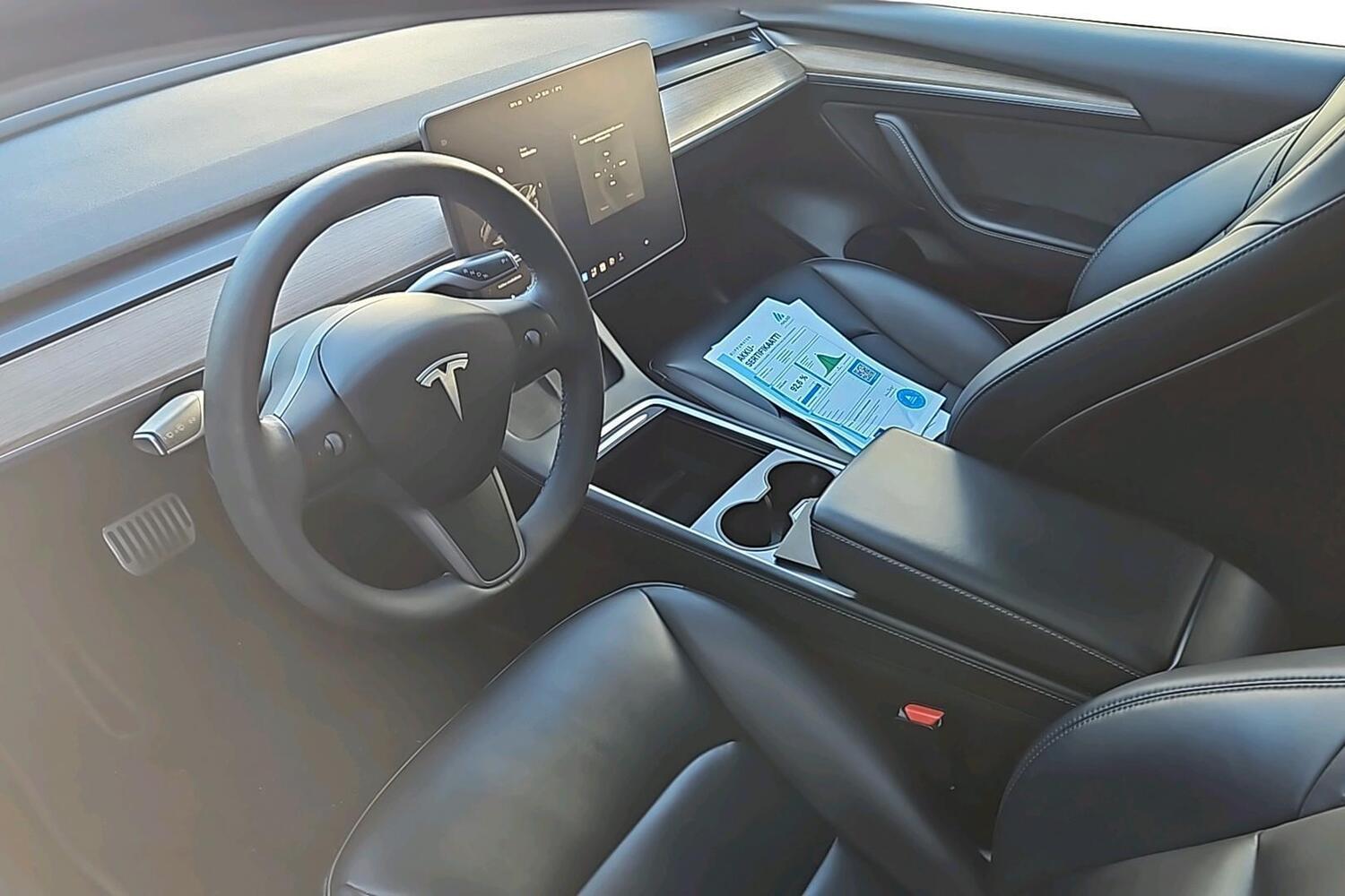 Tesla Model 3 vaihtoauto
