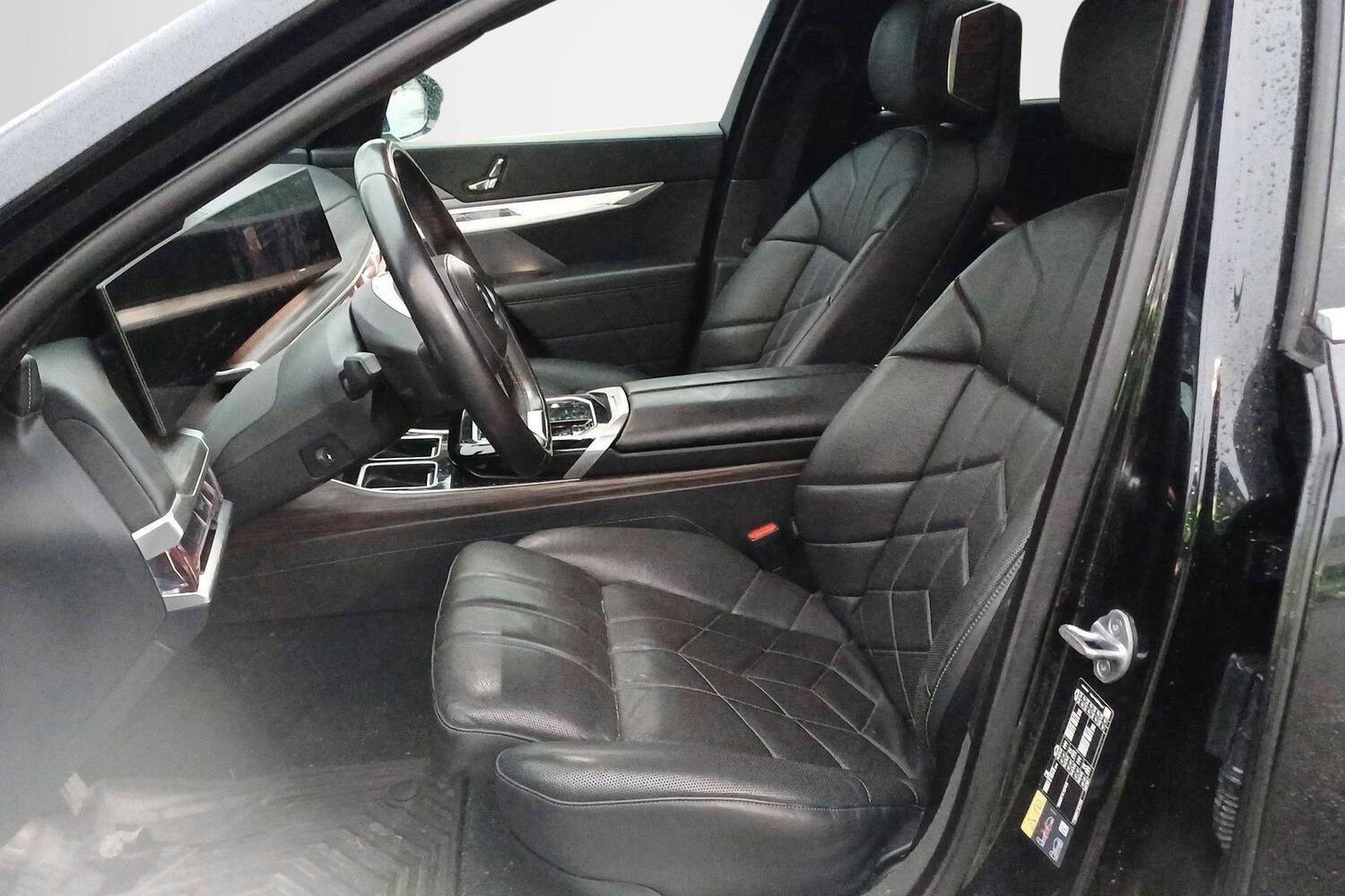 BMW i7 vaihtoauto