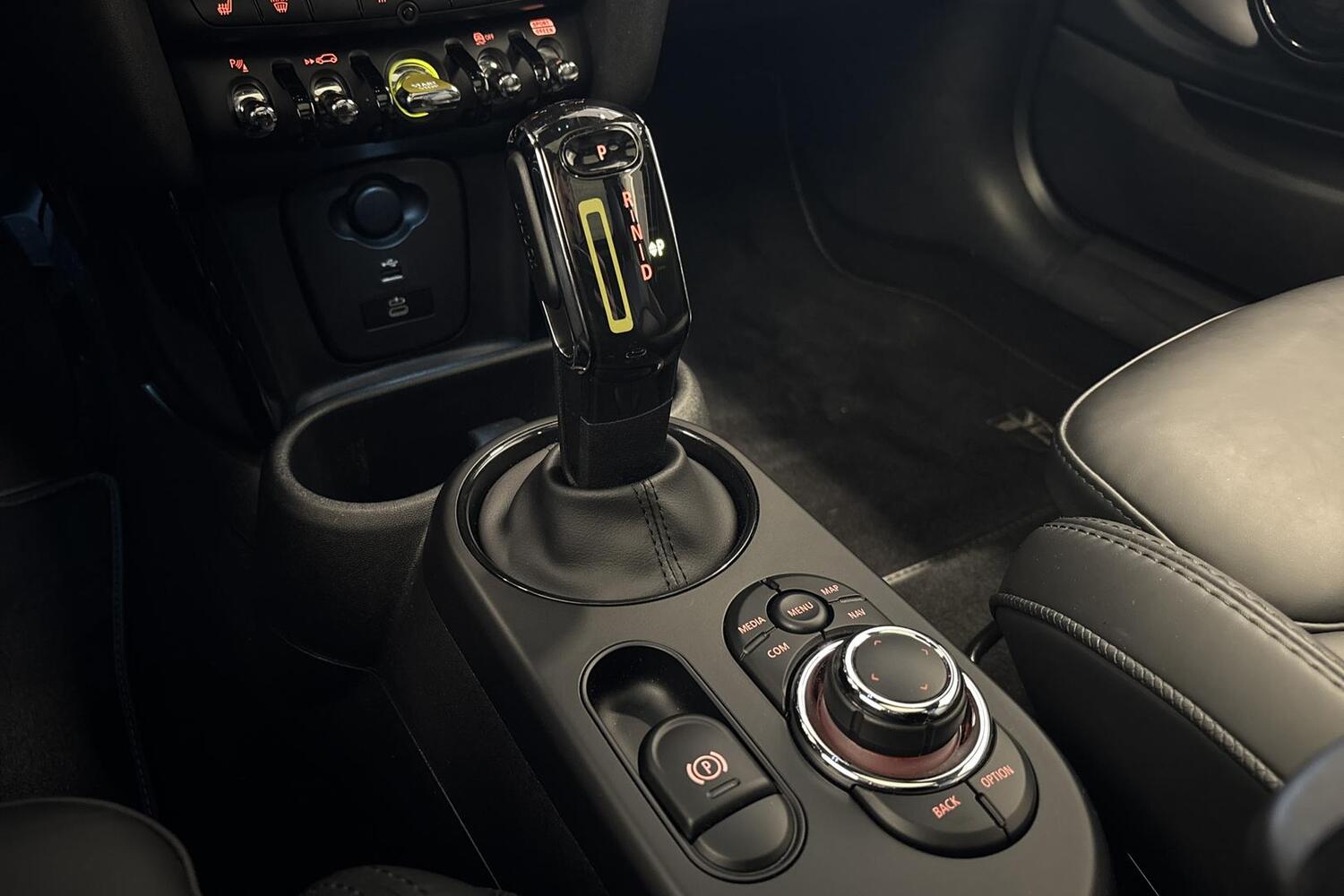 Mini Hatchback vaihtoauto
