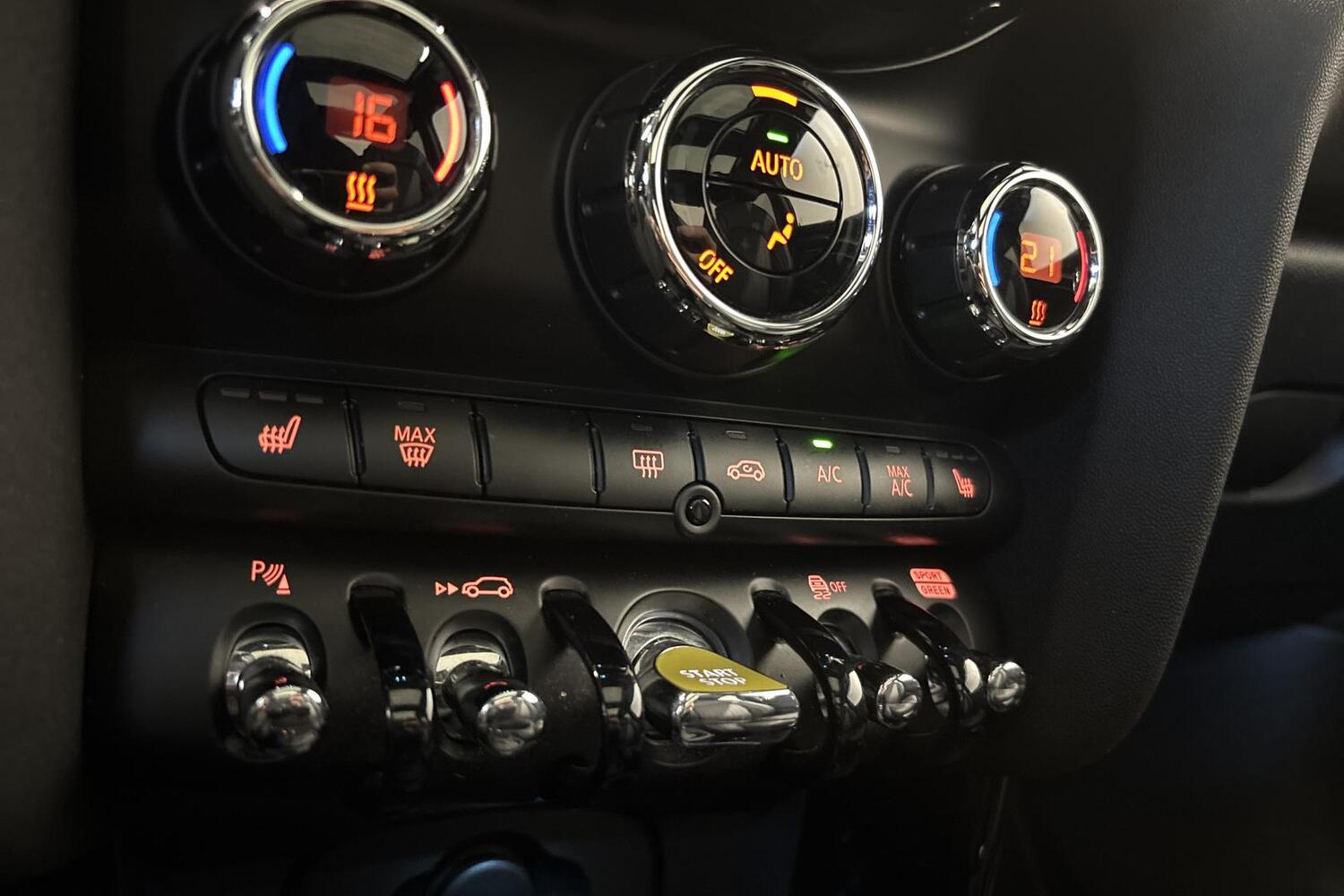 Mini Hatchback vaihtoauto