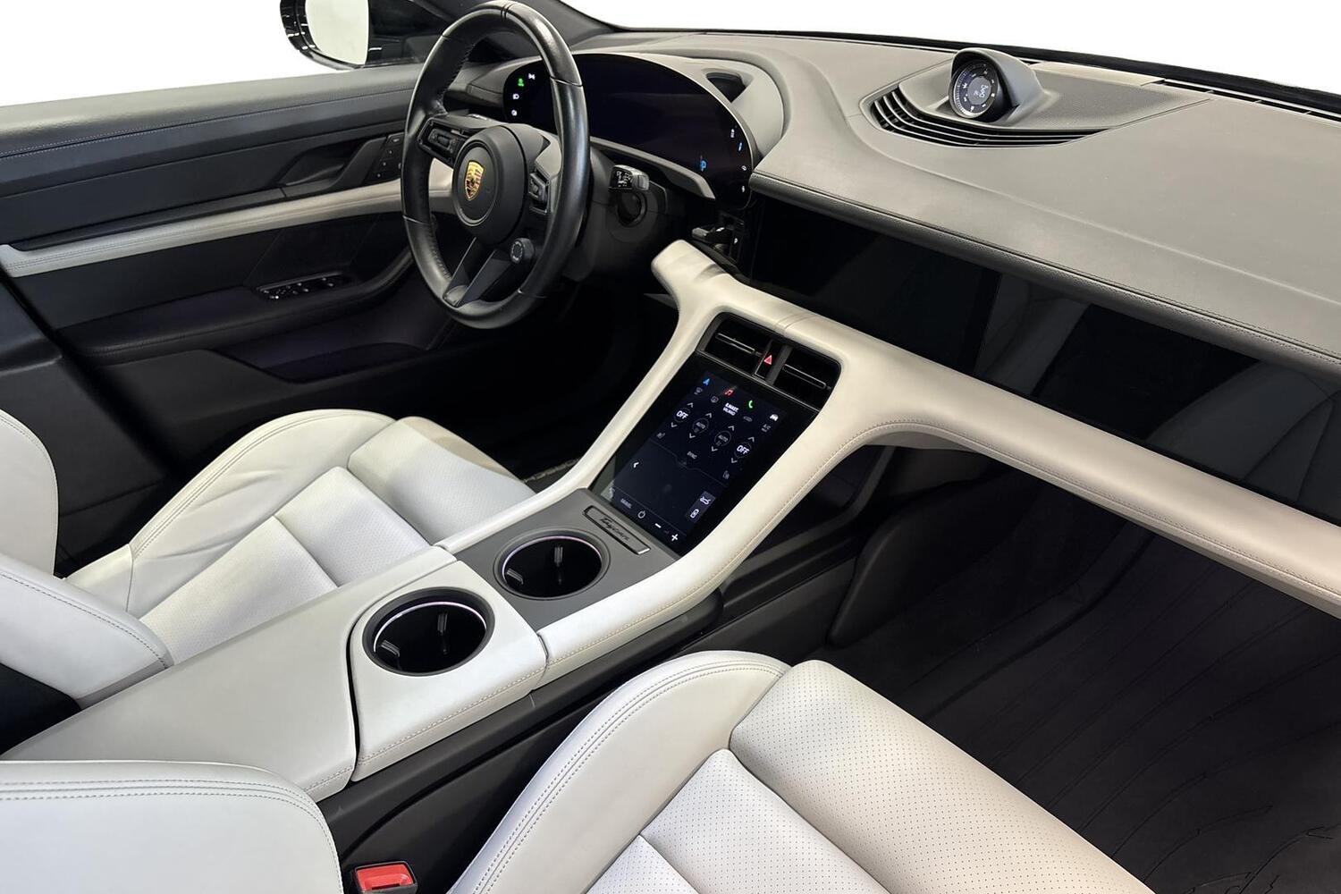 Porsche Taycan vaihtoauto