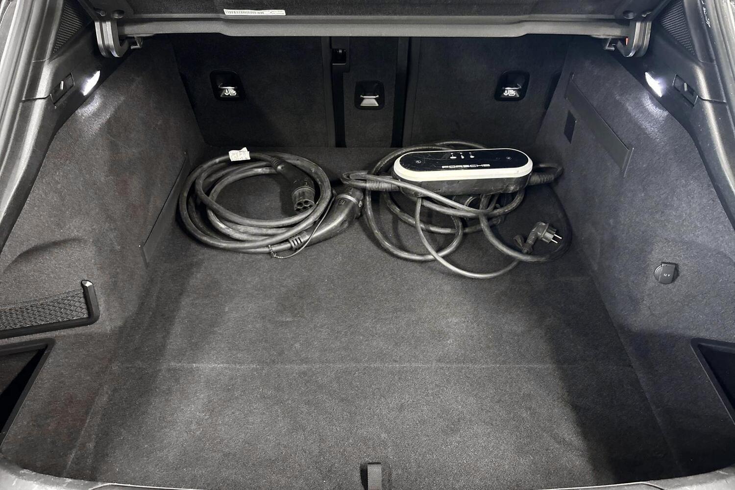 Porsche Taycan vaihtoauto