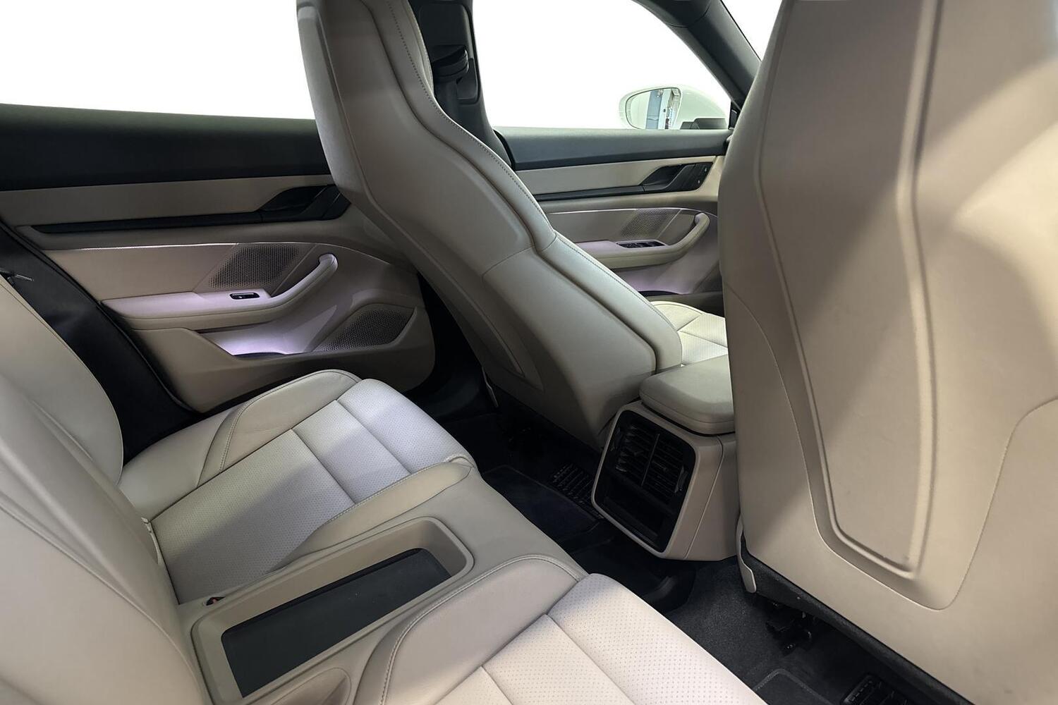 Porsche Taycan vaihtoauto