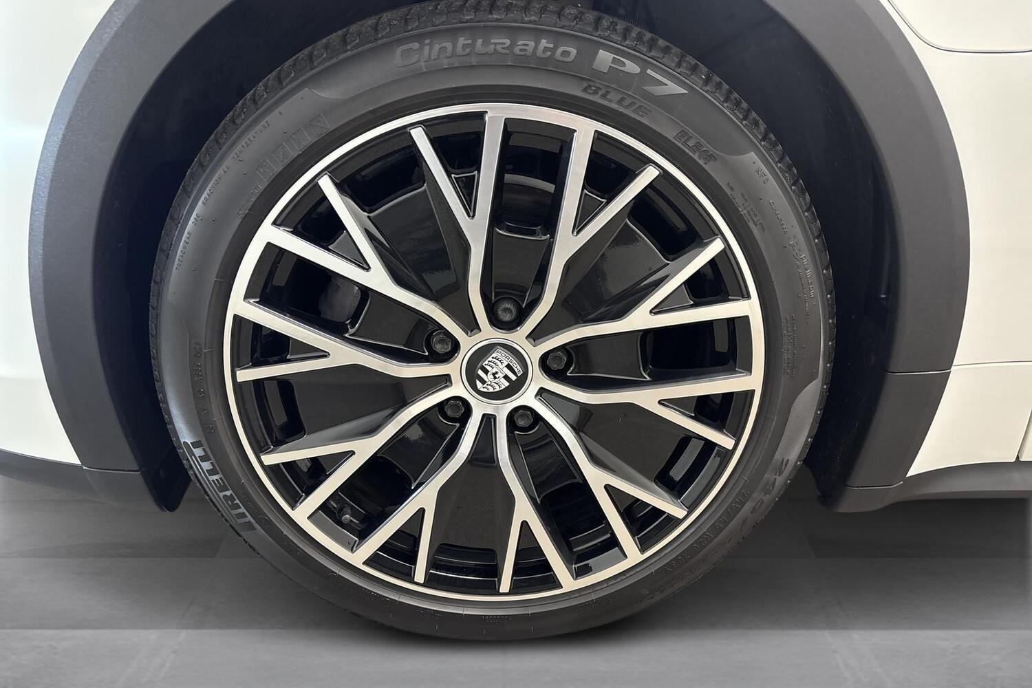 Porsche Taycan vaihtoauto