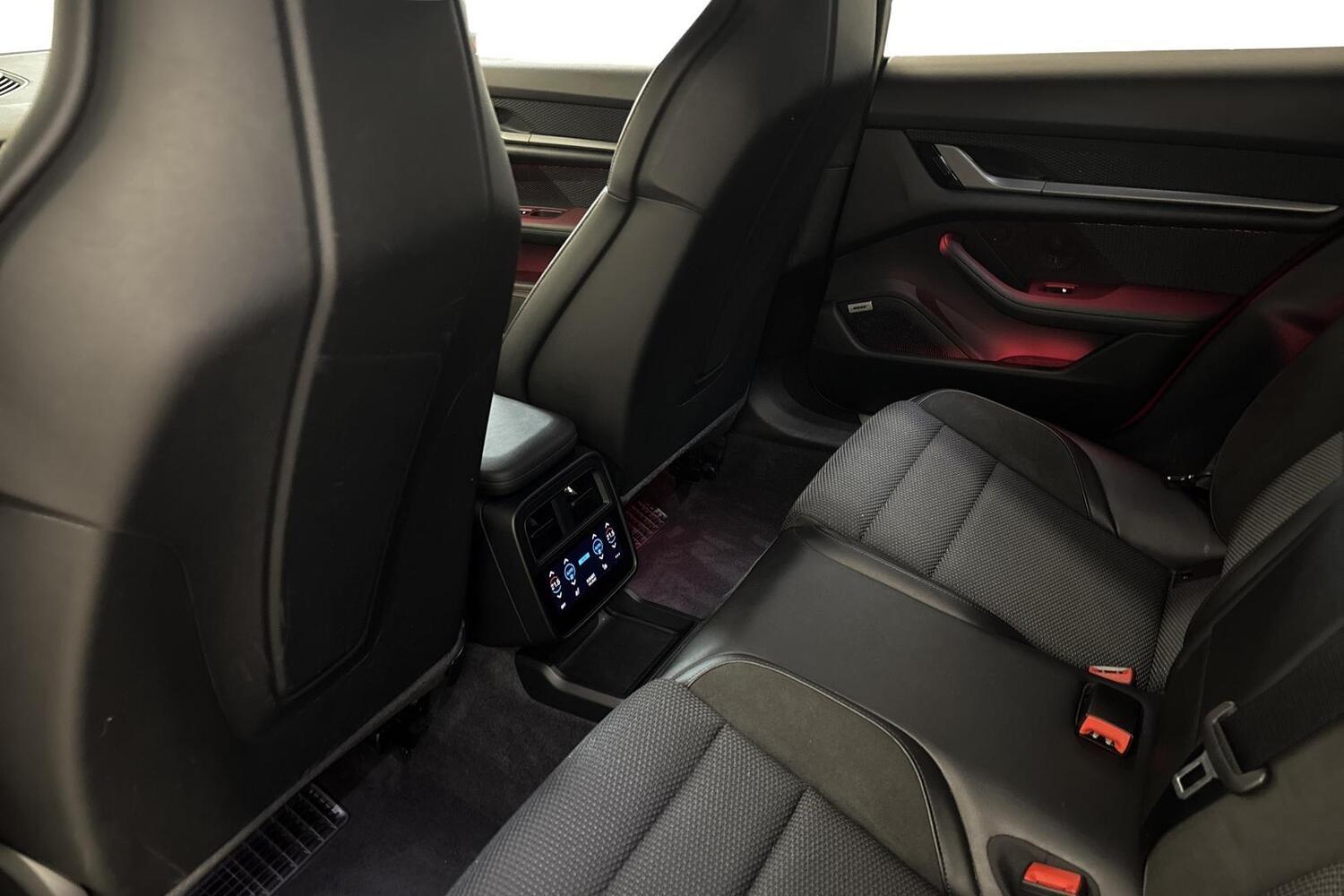 Porsche Taycan vaihtoauto
