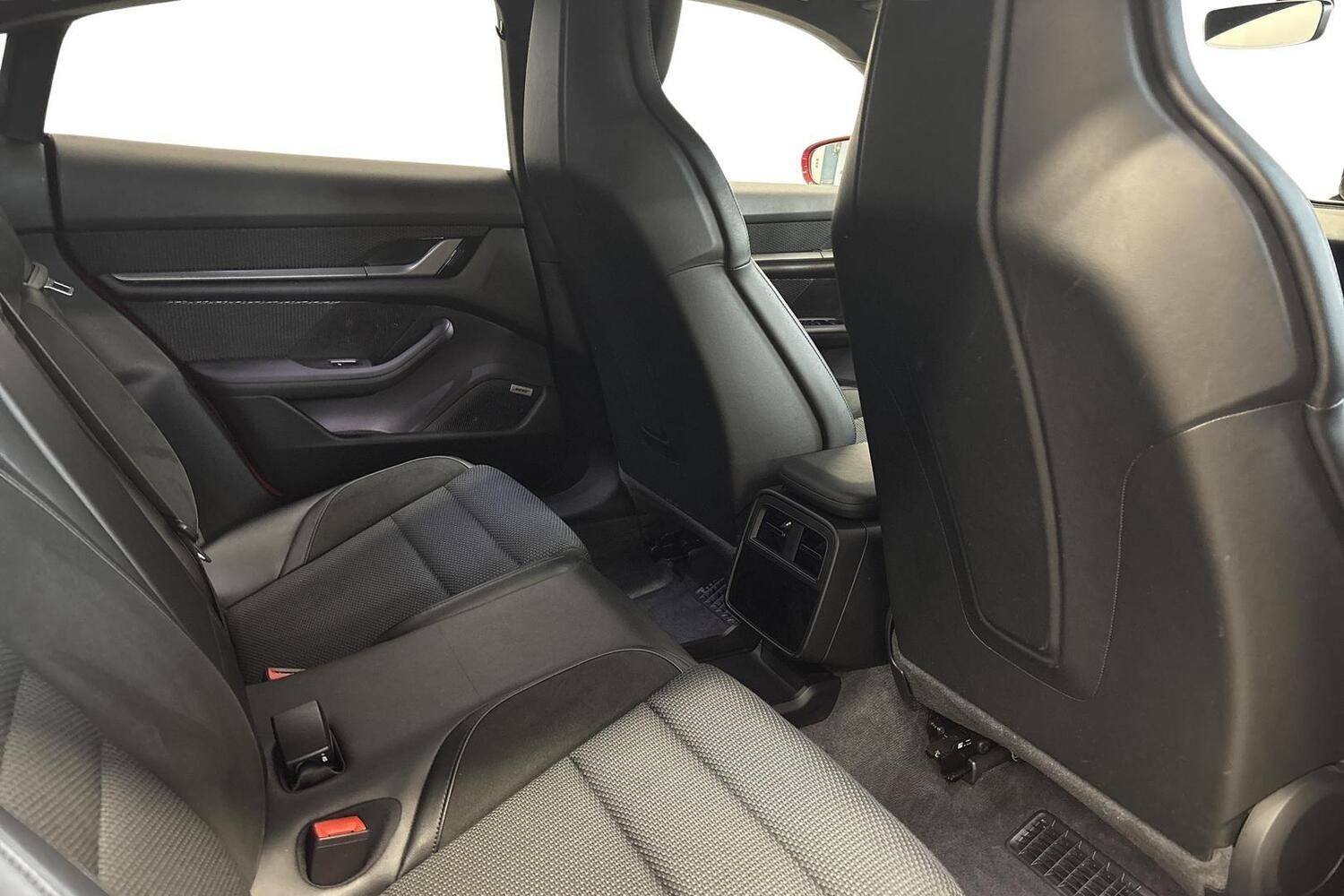 Porsche Taycan vaihtoauto
