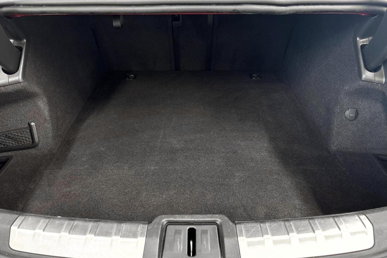 Porsche Taycan vaihtoauto