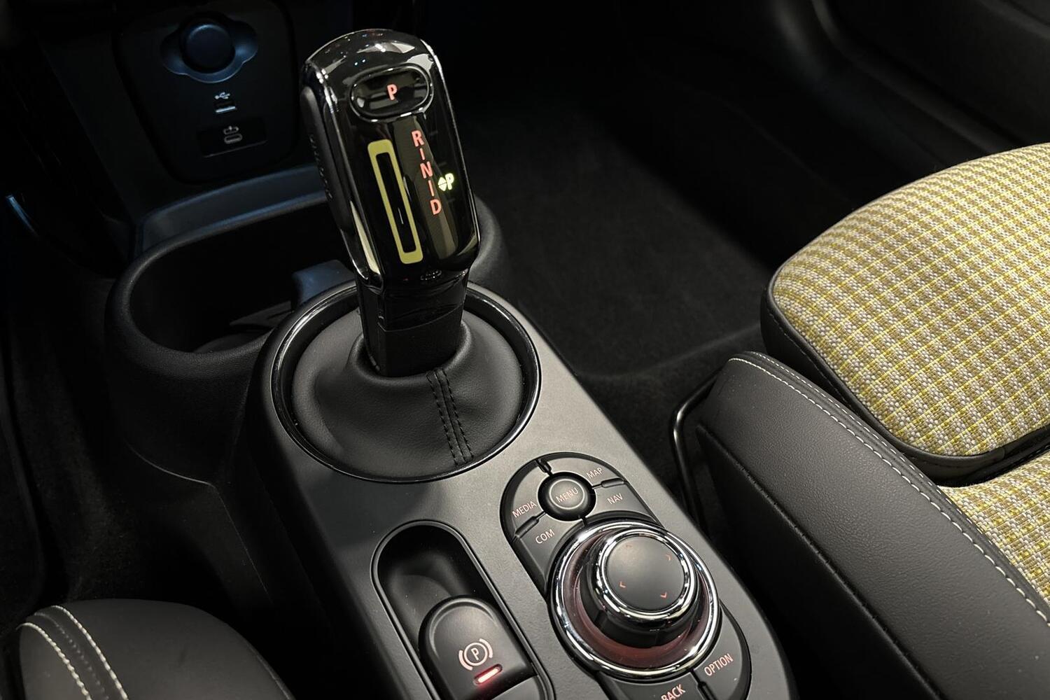 Mini Hatchback vaihtoauto