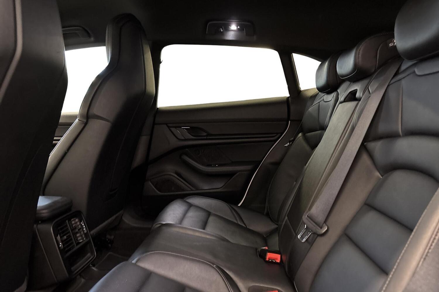Porsche Taycan vaihtoauto
