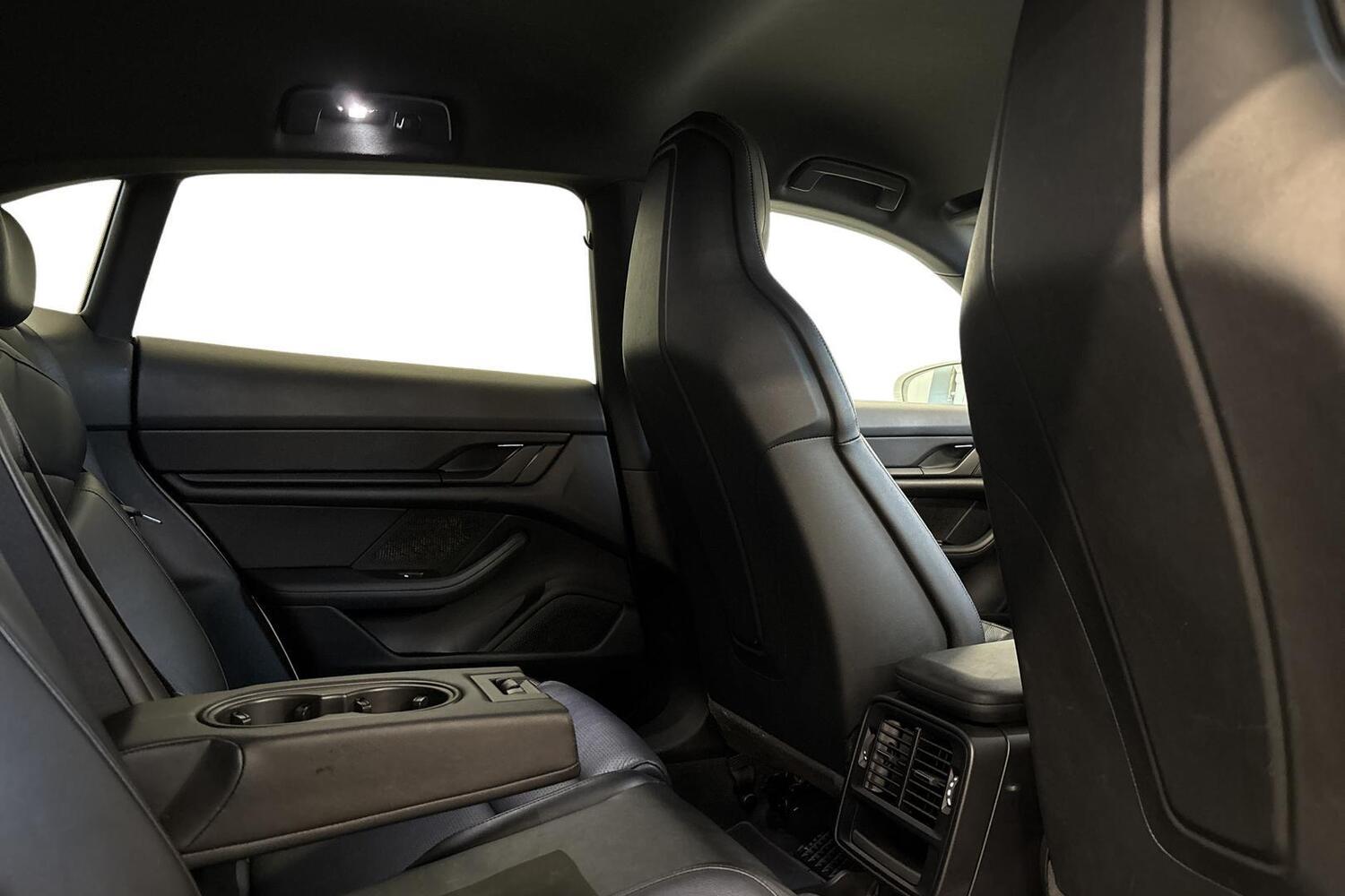 Porsche Taycan vaihtoauto