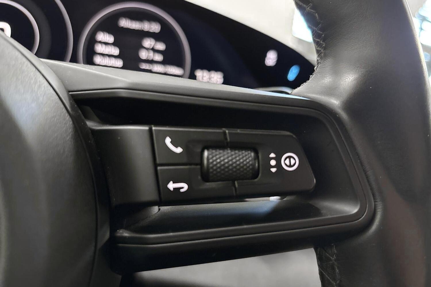 Porsche Taycan vaihtoauto