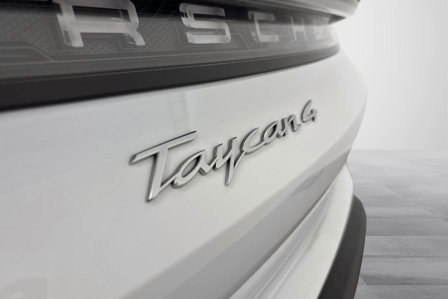 Porsche Taycan vaihtoauto